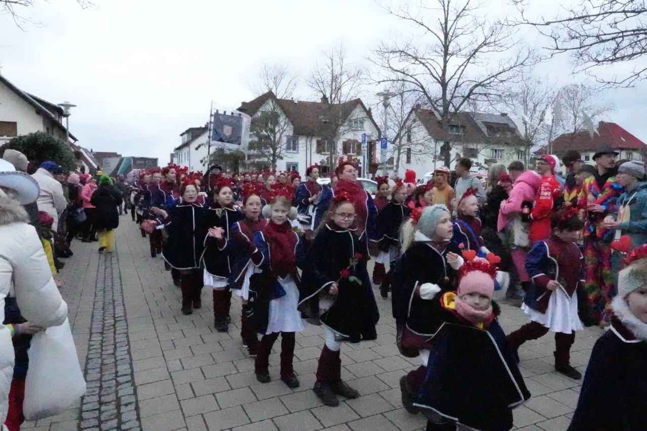 Helau Walldorfer Fastnachtsumzug närischer Lindwurm kleine und große Narren am Rathaus im Stadtteil Walldorf 2026