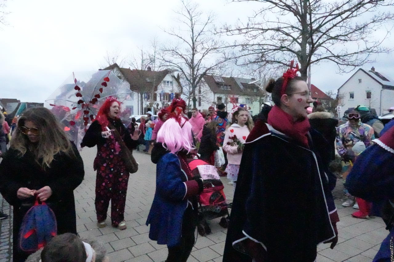 Helau Walldorfer Fastnachtsumzug närischer Lindwurm kleine und große Narren am Rathaus im Stadtteil Walldorf 2026