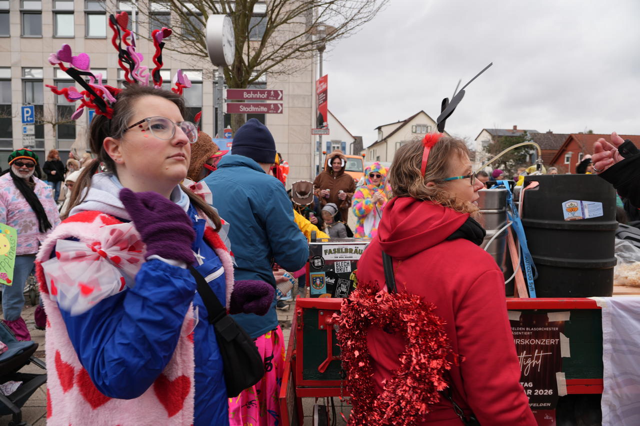  Helau Walldorfer Fastnachtsumzug närischer Lindwurm kleine und große Narren am Rathaus im Stadtteil Walldorf 2026