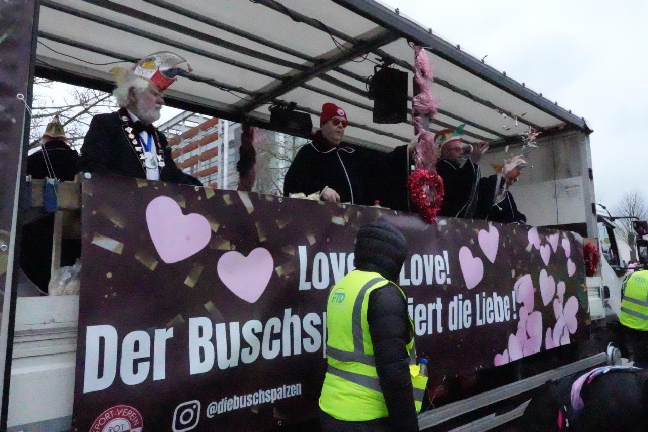 Helau Walldorfer Fastnachtsumzug närischer Lindwurm kleine und große Narren am Rathaus im Stadtteil Walldorf 2026