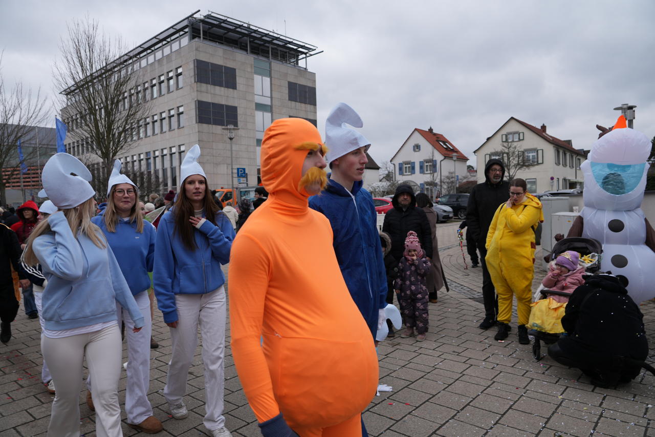 Helau Walldorfer Fastnachtsumzug närischer Lindwurm kleine und große Narren am Rathaus im Stadtteil Walldorf 2026