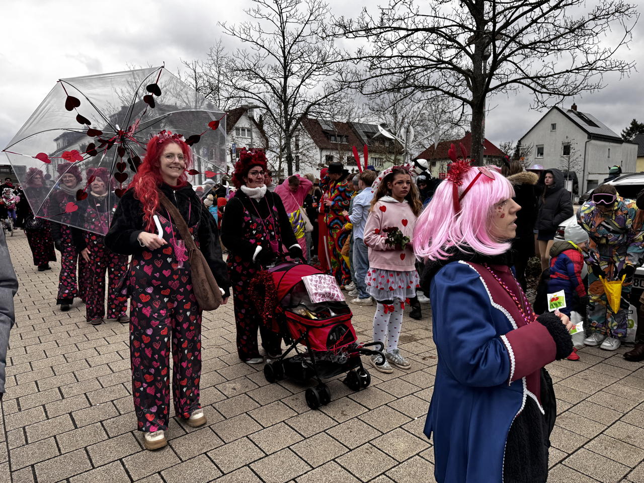 Helau Walldorfer Fastnachtsumzug närischer Lindwurm kleine und große Narren am Rathaus im Stadtteil Walldorf 2026