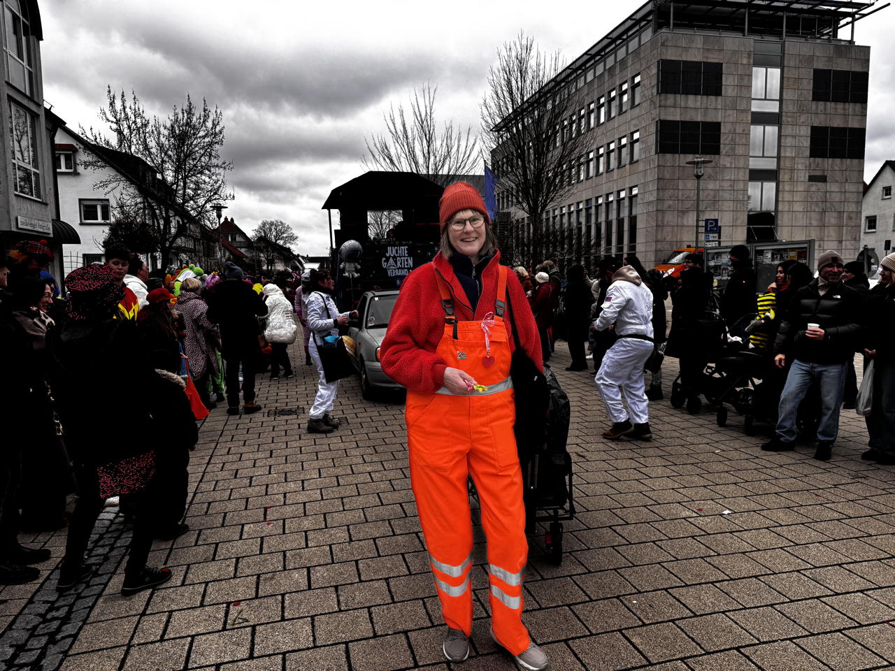 Helau Walldorfer Fastnachtsumzug närischer Lindwurm kleine und große Narren am Rathaus im Stadtteil Walldorf 2026