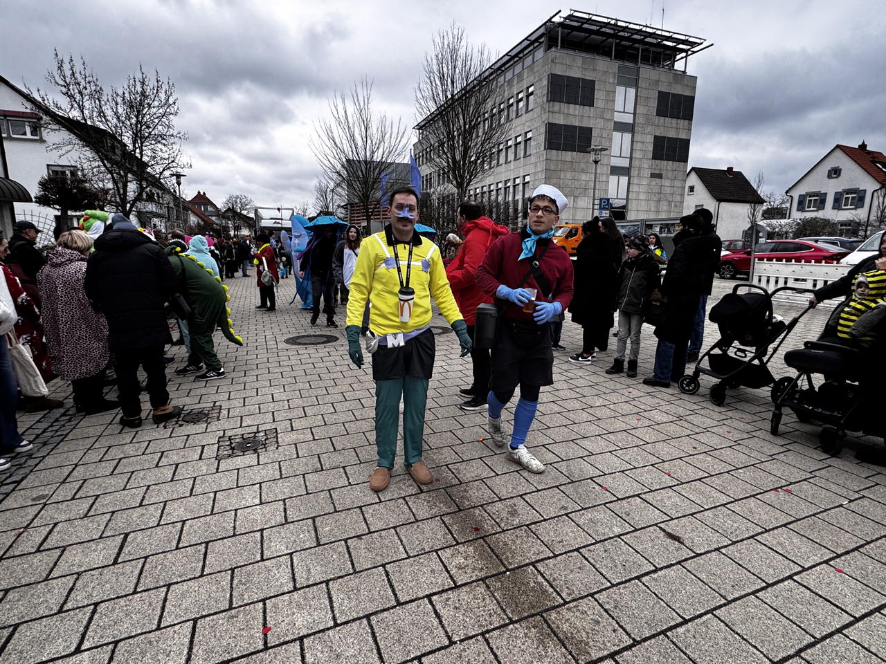Helau Walldorfer Fastnachtsumzug närischer Lindwurm kleine und große Narren am Rathaus im Stadtteil Walldorf 2026