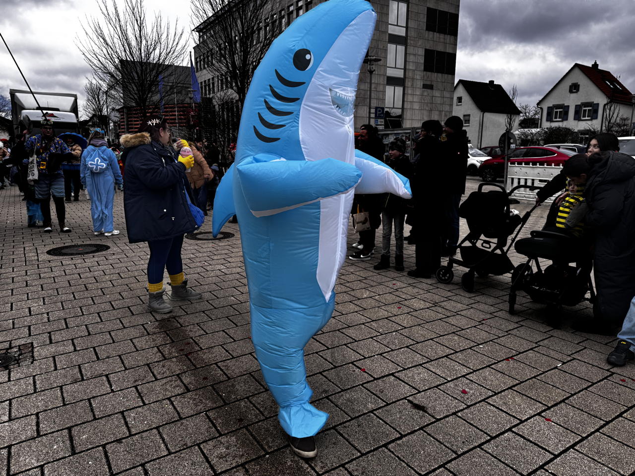 Helau Walldorfer Fastnachtsumzug närischer Lindwurm kleine und große Narren am Rathaus im Stadtteil Walldorf 2026
