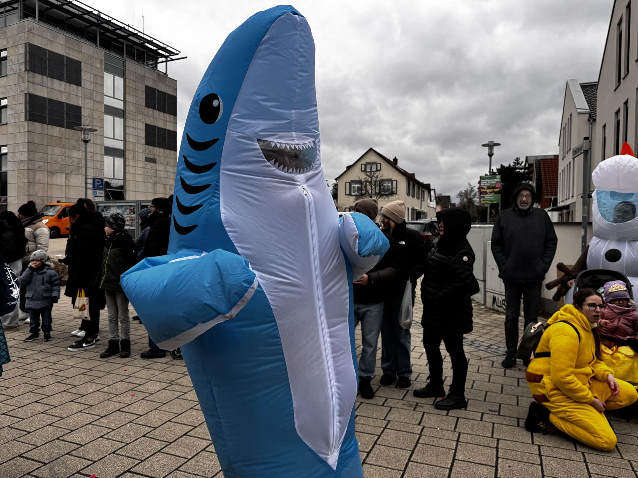 Helau Walldorfer Fastnachtsumzug närischer Lindwurm kleine und große Narren am Rathaus im Stadtteil Walldorf 2026