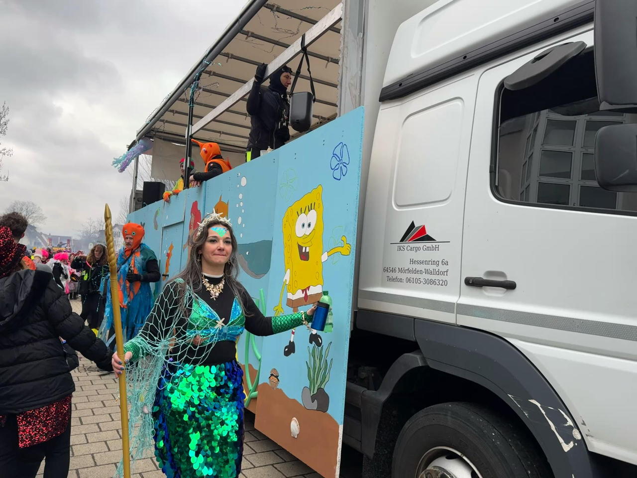 Helau Walldorfer Fastnachtsumzug närischer Lindwurm kleine und große Narren am Rathaus im Stadtteil Walldorf 2026