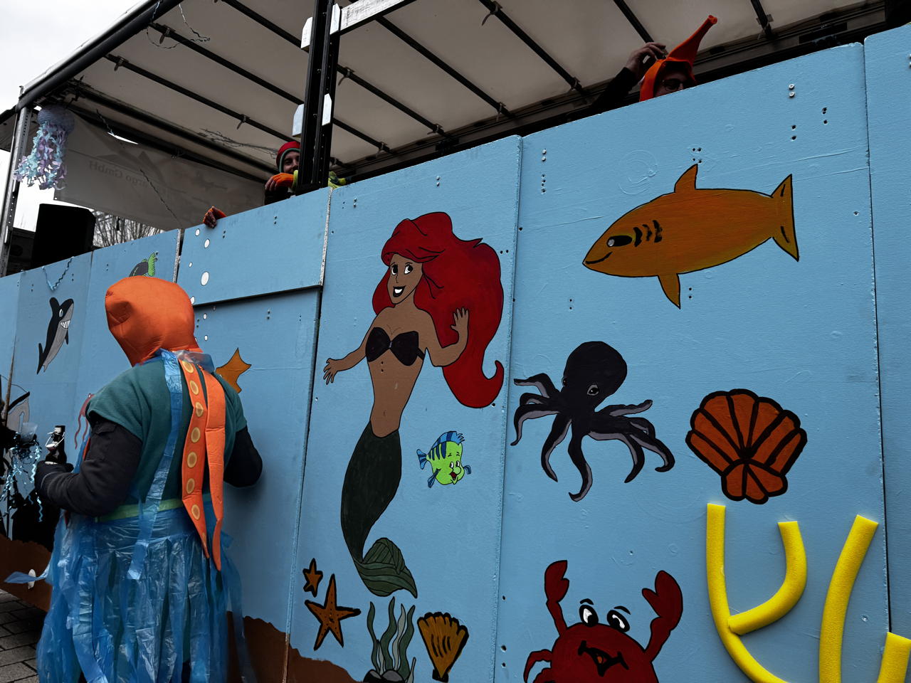 Helau Walldorfer Fastnachtsumzug närischer Lindwurm kleine und große Narren am Rathaus im Stadtteil Walldorf 2026