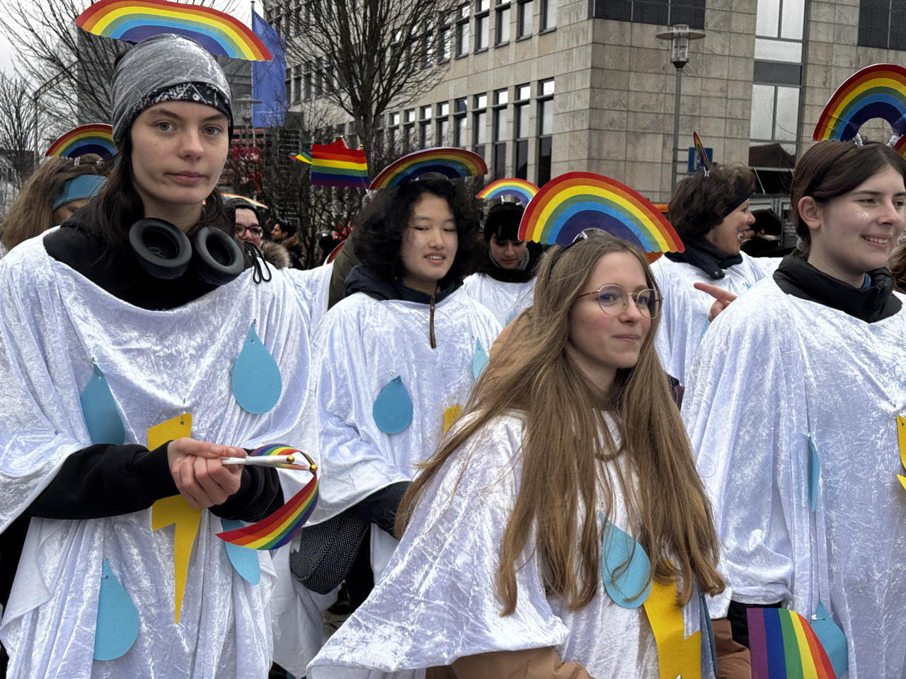 ? Helau Walldorfer Fastnachtsumzug närischer Lindwurm kleine und große Narren am Rathaus im Stadtteil Walldorf 2026