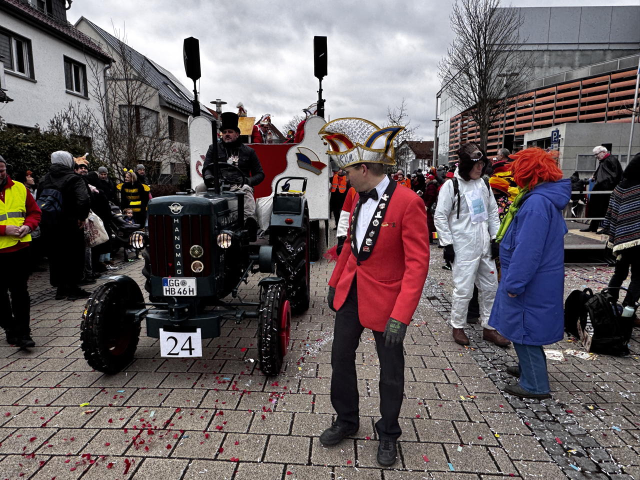 Helau Walldorfer Fastnachtsumzug närischer Lindwurm kleine und große Narren am Rathaus im Stadtteil Walldorf 2026