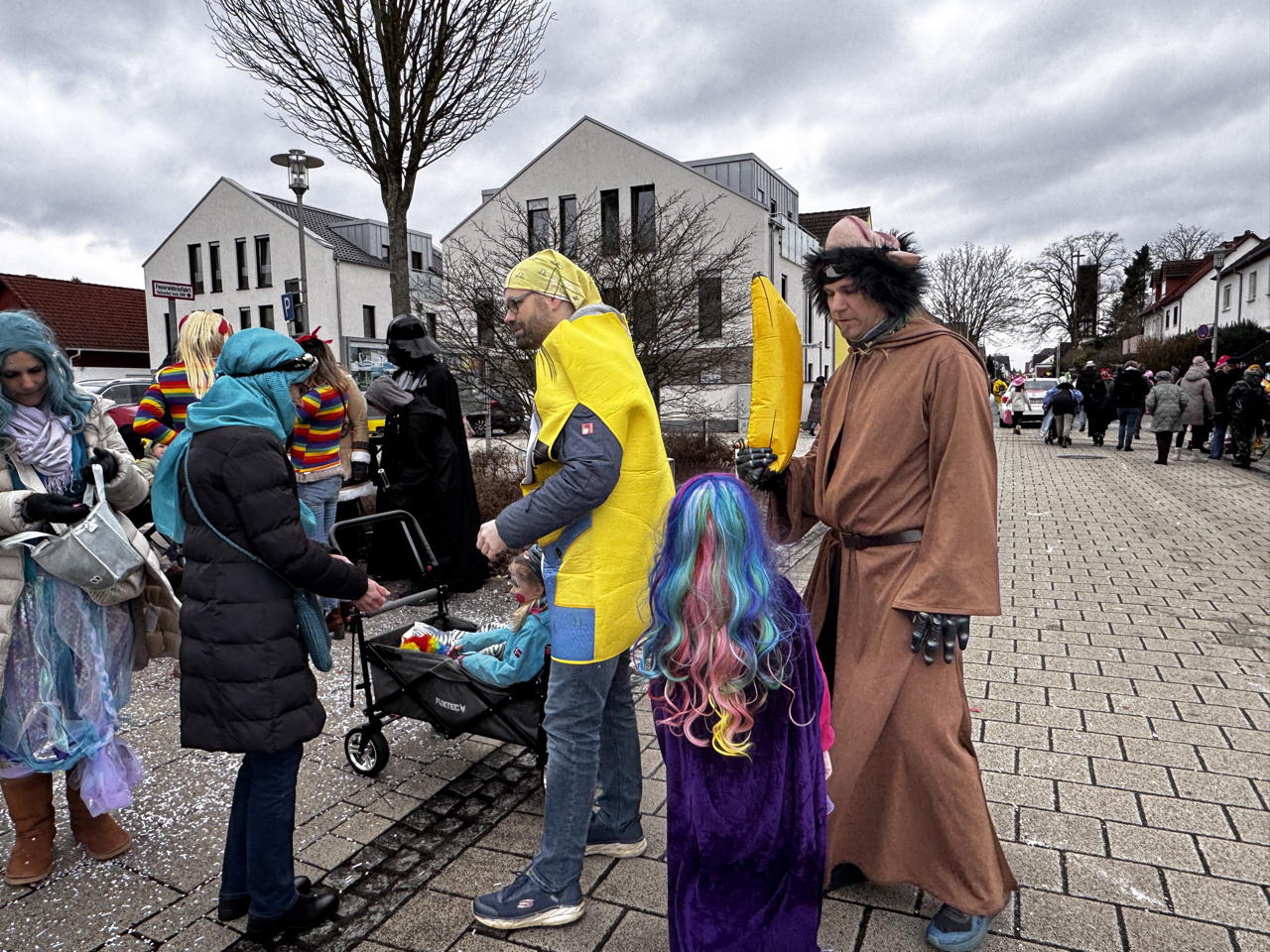 Helau Walldorfer Fastnachtsumzug närischer Lindwurm kleine und große Narren am Rathaus im Stadtteil Walldorf 2026