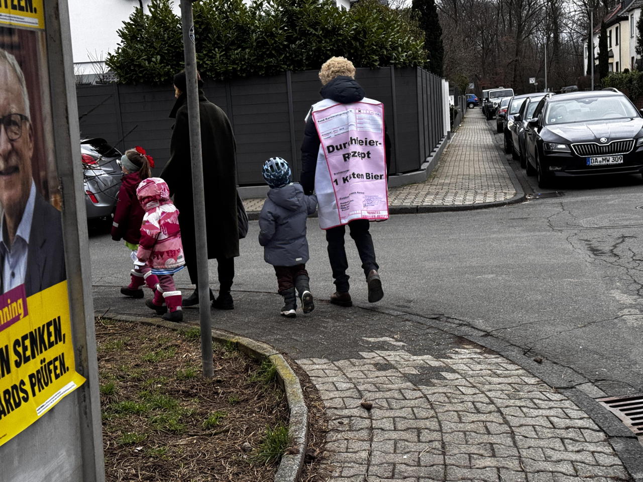 Helau Walldorfer Fastnachtsumzug närischer Lindwurm kleine und große Narren am Rathaus im Stadtteil Walldorf 2026