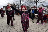 Helau Walldorfer Fastnachtsumzug närischer Lindwurm kleine und große Narren am Rathaus im Stadtteil Walldorf 2026