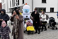 Helau Walldorfer Fastnachtsumzug närischer Lindwurm kleine und große Narren am Rathaus im Stadtteil Walldorf 2026