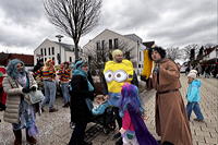 Helau Walldorfer Fastnachtsumzug närischer Lindwurm kleine und große Narren am Rathaus im Stadtteil Walldorf 2026