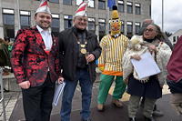Helau Walldorfer Fastnachtsumzug närischer Lindwurm kleine und große Narren am Rathaus im Stadtteil Walldorf 2026