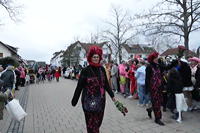 Helau Walldorfer Fastnachtsumzug närischer Lindwurm kleine und große Narren am Rathaus im Stadtteil Walldorf 2024