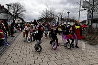 Helau Walldorfer Fastnachtsumzug närischer Lindwurm kleine und große Narren am Rathaus im Stadtteil Walldorf 2026