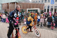 Helau Walldorfer Fastnachtsumzug närischer Lindwurm kleine und große Narren am Rathaus im Stadtteil Walldorf 2026