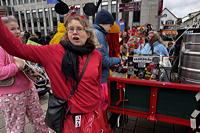 Helau Walldorfer Fastnachtsumzug närischer Lindwurm kleine und große Narren am Rathaus im Stadtteil Walldorf 2026