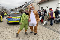 Helau Walldorfer Fastnachtsumzug närischer Lindwurm kleine und große Narren am Rathaus im Stadtteil Walldorf 2026