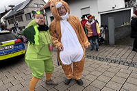 Helau Walldorfer Fastnachtsumzug närischer Lindwurm kleine und große Narren am Rathaus im Stadtteil Walldorf 2026