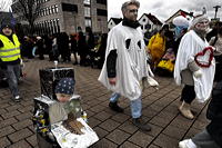 Helau Walldorfer Fastnachtsumzug närischer Lindwurm kleine und große Narren am Rathaus im Stadtteil Walldorf 2026