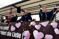 Helau Walldorfer Fastnachtsumzug närischer Lindwurm kleine und große Narren am Rathaus im Stadtteil Walldorf 2026