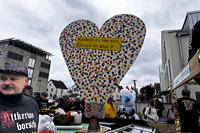 Helau Walldorfer Fastnachtsumzug närischer Lindwurm kleine und große Narren am Rathaus im Stadtteil Walldorf 2026