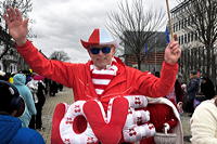 Helau Walldorfer Fastnachtsumzug närischer Lindwurm kleine und große Narren am Rathaus im Stadtteil Walldorf 2026