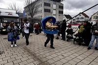 Helau Walldorfer Fastnachtsumzug närischer Lindwurm kleine und große Narren am Rathaus im Stadtteil Walldorf 2026