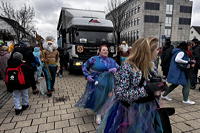 Helau Walldorfer Fastnachtsumzug närischer Lindwurm kleine und große Narren am Rathaus im Stadtteil Walldorf 2026