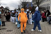 Helau Walldorfer Fastnachtsumzug närischer Lindwurm kleine und große Narren am Rathaus im Stadtteil Walldorf 2026