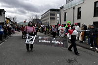 Helau Walldorfer Fastnachtsumzug närischer Lindwurm kleine und große Narren am Rathaus im Stadtteil Walldorf 2026
