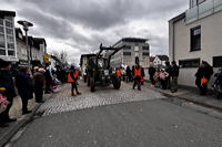 ? Helau Walldorfer Fastnachtsumzug närischer Lindwurm kleine und große Narren am Rathaus im Stadtteil Walldorf 2026