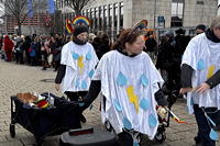 ? Helau Walldorfer Fastnachtsumzug närischer Lindwurm kleine und große Narren am Rathaus im Stadtteil Walldorf 2026