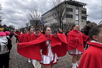? Helau Walldorfer Fastnachtsumzug närischer Lindwurm kleine und große Narren am Rathaus im Stadtteil Walldorf 2026