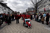 ? Helau Walldorfer Fastnachtsumzug närischer Lindwurm kleine und große Narren am Rathaus im Stadtteil Walldorf 2026