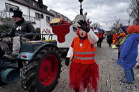 Helau Walldorfer Fastnachtsumzug närischer Lindwurm kleine und große Narren am Rathaus im Stadtteil Walldorf 2026