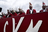 Helau Walldorfer Fastnachtsumzug närischer Lindwurm kleine und große Narren am Rathaus im Stadtteil Walldorf 2026