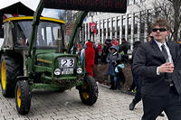 Helau Walldorfer Fastnachtsumzug närischer Lindwurm kleine und große Narren am Rathaus im Stadtteil Walldorf 2026