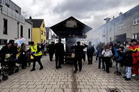 Helau Walldorfer Fastnachtsumzug närischer Lindwurm kleine und große Narren am Rathaus im Stadtteil Walldorf 2026