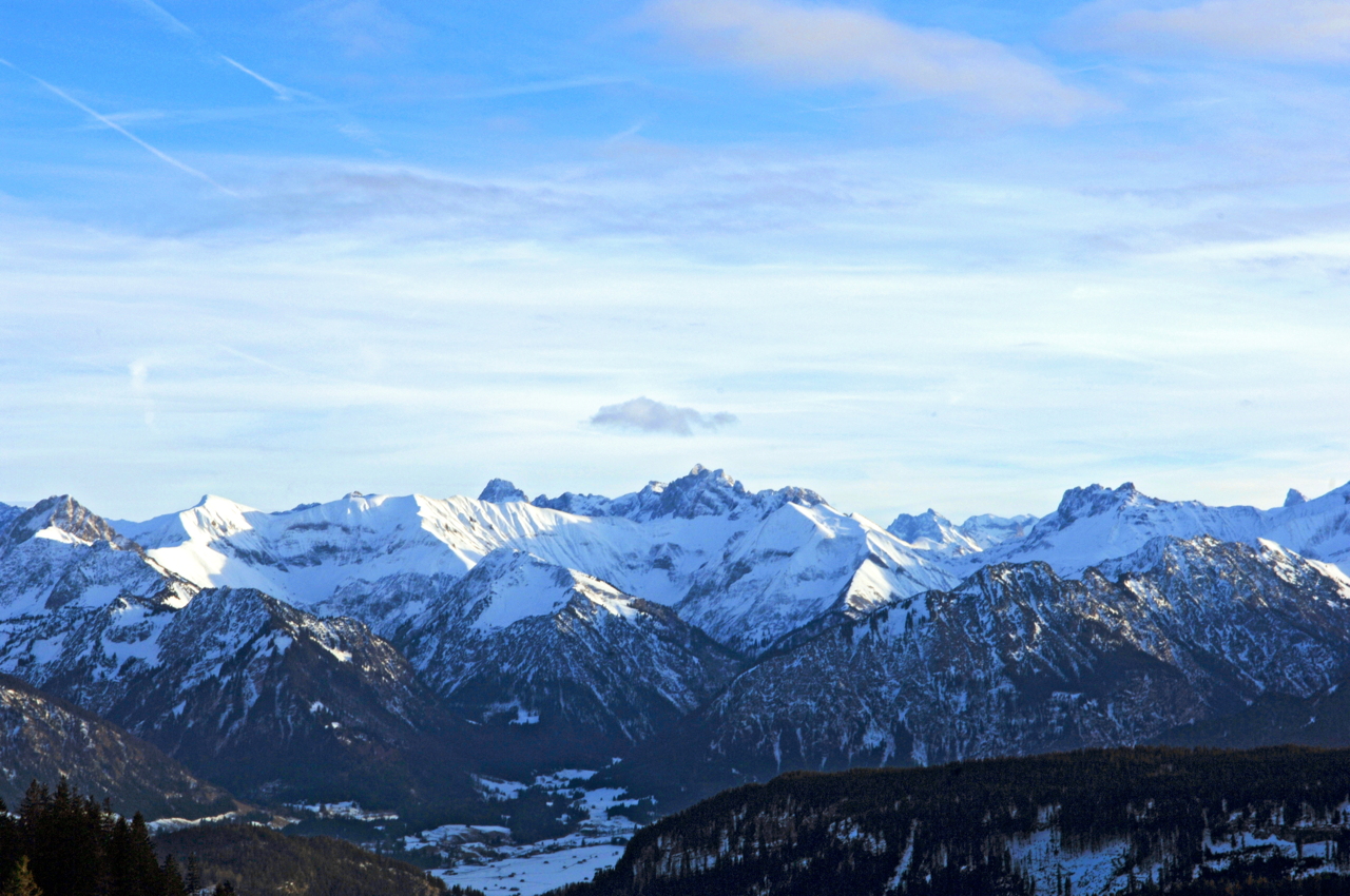 Hörnerbahn nur 7km von Oberstdorf in Bolsterlang längste Höhen-Winterwanderwege im Allgäu mit Berghaus Schwaben