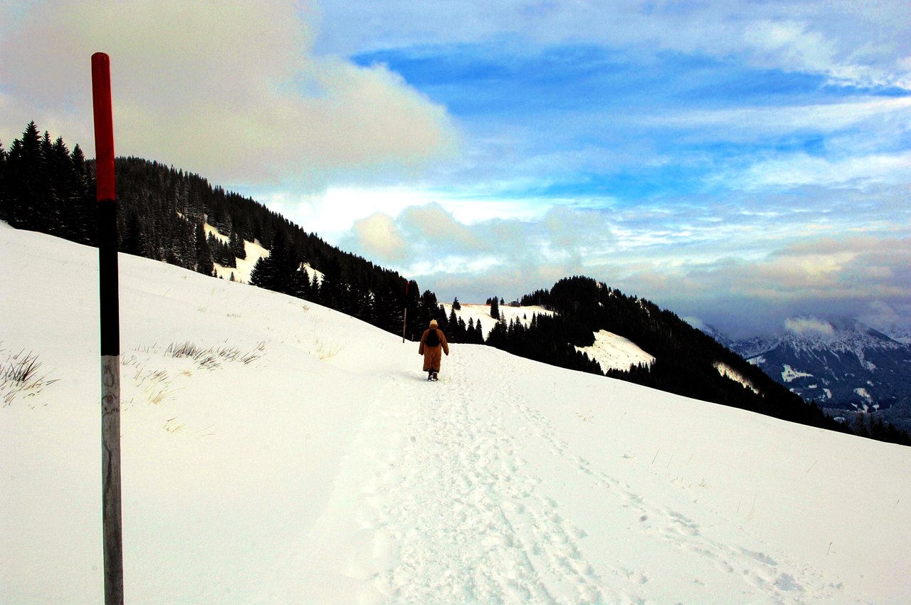 Hörnerbahn nur 7km von Oberstdorf in Bolsterlang längste Höhen-Winterwanderwege im Allgäu mit Berghaus Schwaben