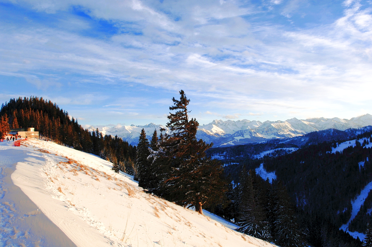 Hörnerbahn nur 7km von Oberstdorf in Bolsterlang längster Höhen-Winterwanderwege im Allgäu mit Berghaus Schwaben