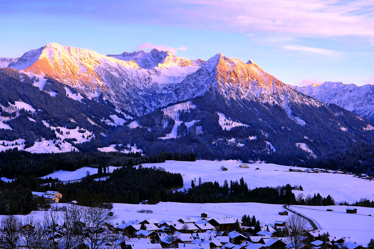 Hörnerbahn nur 7km von Oberstdorf in Bolsterlang längster Höhen-Winterwanderwege im Allgäu mit Berghaus Schwaben