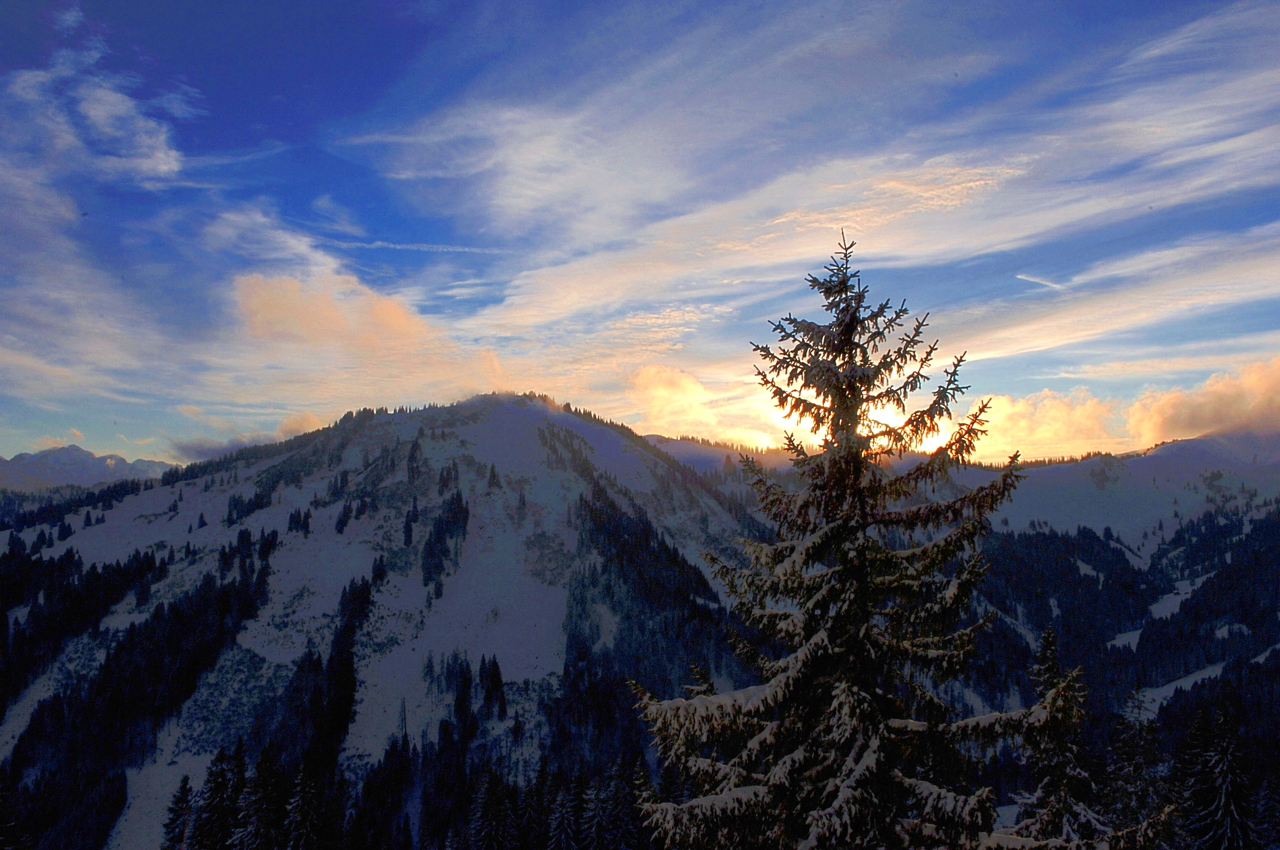 Hörnerbahn nur 7km von Oberstdorf in Bolsterlang längster Höhen-Winterwanderwege im Allgäu mit Berghaus Schwaben