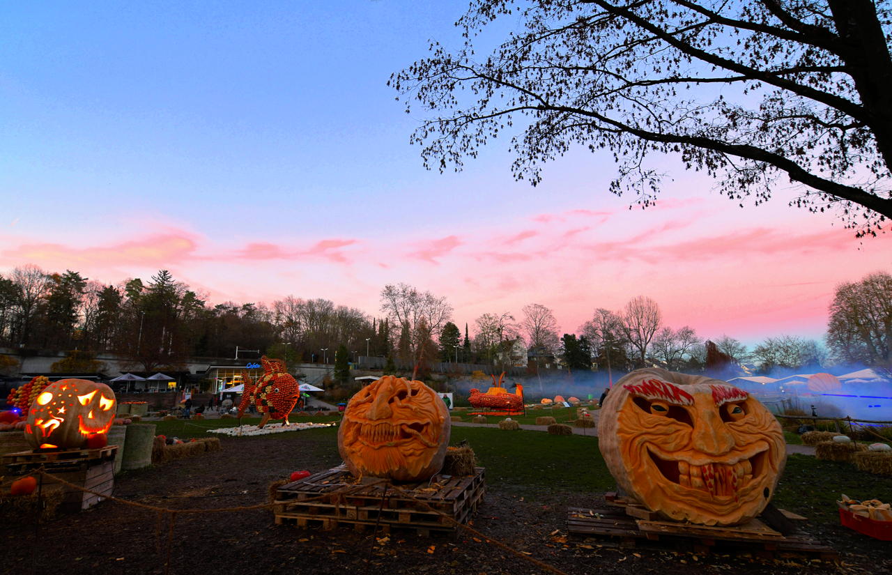 Weltgrößte Kürbisausstellung in Ludwigsburg im Blühenden Barock. Thema 2021 Unterwasser.das Kürbisspektakel mit imposanten Figuren und leuchtende Traumpfade.