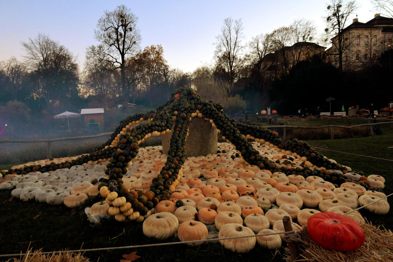 Weltgrößte Kürbisausstellung in Ludwigsburg im Blühenden Barock. Thema 2021 Unterwasser.das Kürbisspektakel mit imposanten Figuren und leuchtende Traumpfade.