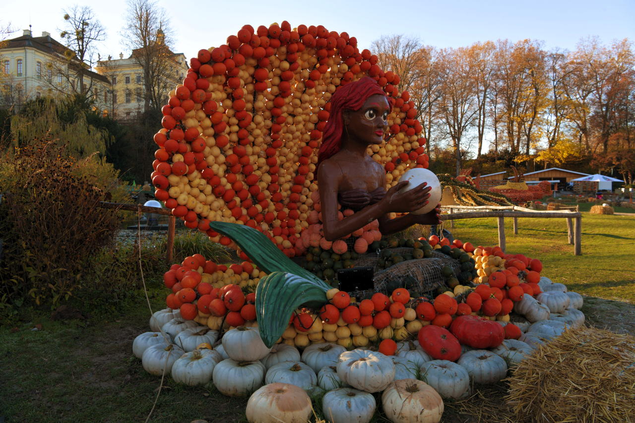 Weltgrößte Kürbisausstellung in Ludwigsburg im Blühenden Barock. Thema 2021 Unterwasser.das Kürbisspektakel mit imposanten Figuren und leuchtende Traumpfade.